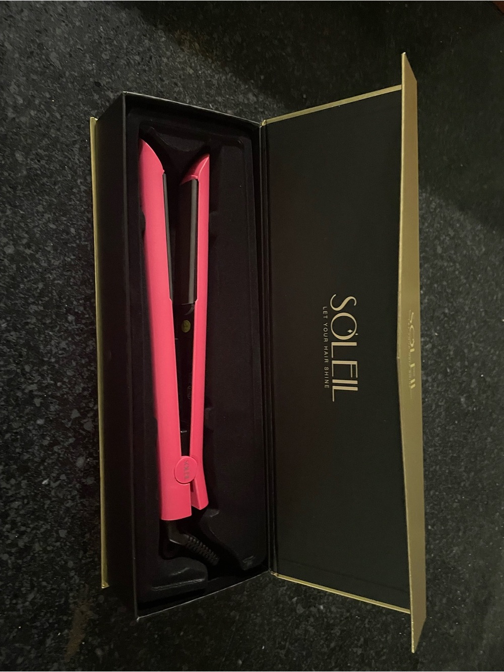 Soleil Hot Pink Ceramic Hair Straightener - Sleek Styling for Women